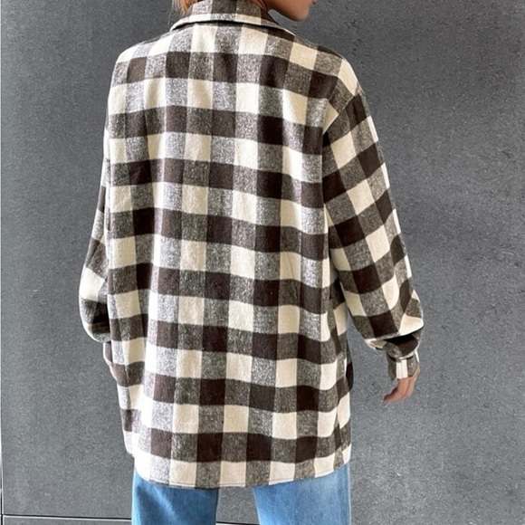NWOT Plaid print overcoat - Picture 4 of 7